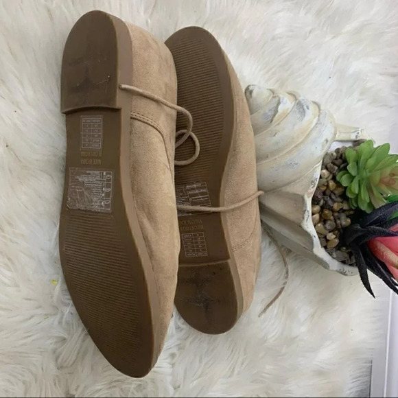 Women’s basic Forever 21 faux suede tan loafer 8 - Picture 5 of 7